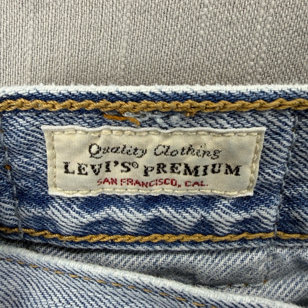 Levi's Premium Wedgie Straight Jeans Cotton Light Wash Size 26 Button Fly - Picture 8 of 13